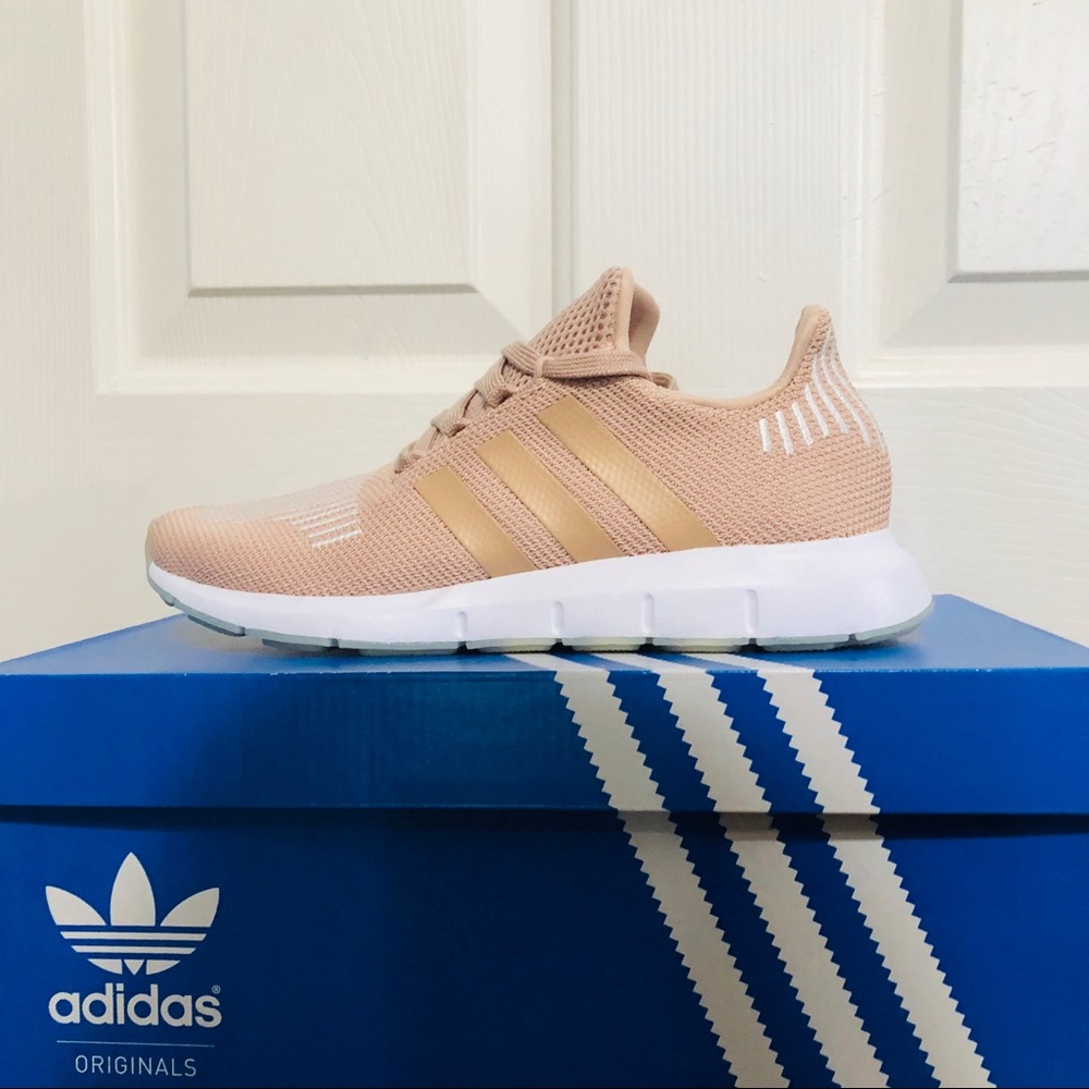 BRAND NEW Adidas Swift Run W6.5